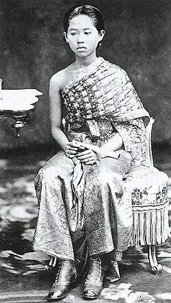Princess Nariratana, was the daughter of King Mongkut (Rama IV) wearing pha nung and pha biang