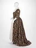 c.1790 dress in a Kilburn cotton print, (RISD Museum)