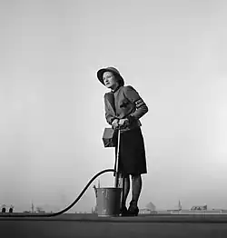 A Fire Guard in London, 1941, wearing a Zuckerman helmet.