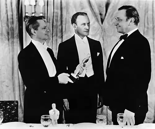 Lionel Barrymore presents 1931 Oscar