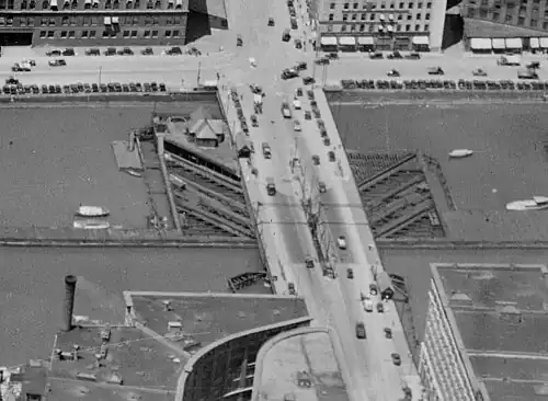 Aerial view of the bridge in July 1925