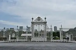 Gate