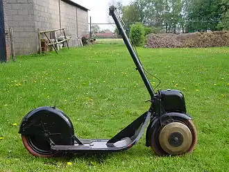 Gasoline-fueled 155&nbsp;cc (9.5&nbsp;cu&nbsp;in) four-stroke single Autoped Ever Ready