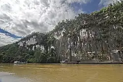 Wall stones above the Mahakam at Long Melaham[1]