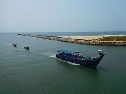 A Fishing traveler in Kadinamkulam lake