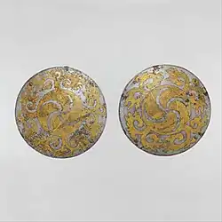 Breastplate and backplate from a set of "four mirrors", ornamented with gold, 17th–18th century, Met museum.