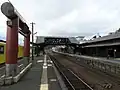 The platforms and tracks in 2015, after the remodeling. Note the torii gate which was not there in 2007.