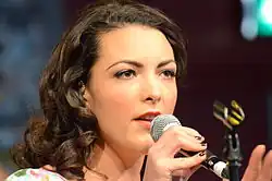 Van der Leeuw singing