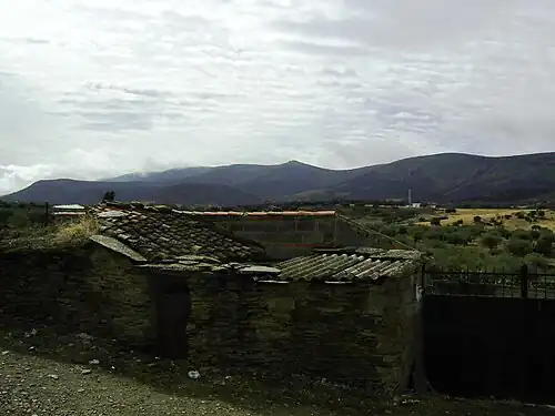Carrascalejo with the Sierra de Altamira in the background