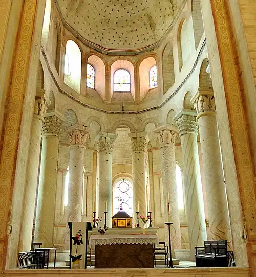 Saint-Savin-sur-Gartempe shows a high apse with a clerestorey, and ambulatory with columns of Classical form typical of southern France.
