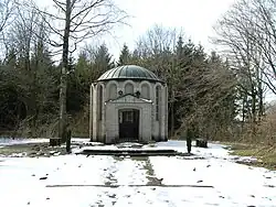 Entrance to the cemetery at Türkheim (Kaufering VI)