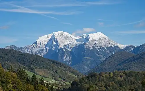 Image 4 Hoher Göll Photograph credit: Jörg Braukmamm The Hoher Göll is a mountain in the Berchtesgaden Alps. At 2,522 metres (8,274 feet), it is the highest peak of the Göll massif, which straddles the border between the German state of Bavaria and the Austrian state of Salzburg. This photograph shows the Hoher Göll (left) and the Hohes Brett (right) from the west.