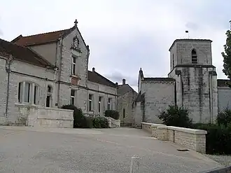The town hall and church in Gimeux