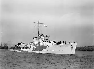 HMS Blean painted in dazzle camouflage