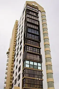 Building on Ashford Avenue