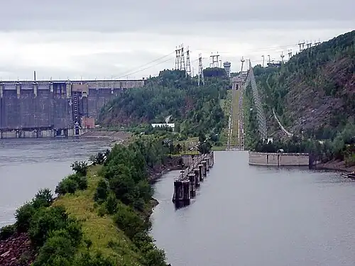 The Krasnoyarsk Dam's inclined plane is an electric rack railway having gauge of 9,000&nbsp;mm (29&nbsp;ft&nbsp;6+5⁄16&nbsp;in), making it the widest gauge railway of any type in the world
