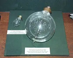 Incandescent light bulbs with carbon filaments (left) and the modern tungsten bulb (right) (not a Tungsram)