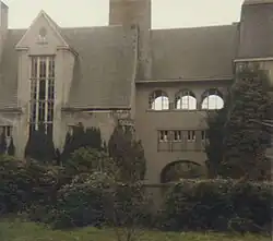 facade left
