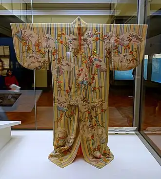Kosode with yūzen dyework inside fan and snowflake shapes, 1700s, Ishikawa Prefectural Museum of Traditional Arts and Crafts