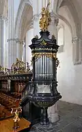 Choir pipe organ
