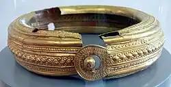 Hallstatt culture gold torc or collar with fastening, c. 550&nbsp;BC