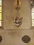 Censer/Eternal flame (in front of the Sakramentskapelle)