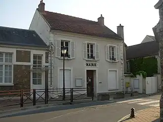 The town hall in Leudeville