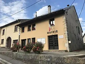 The town hall in Ravilloles