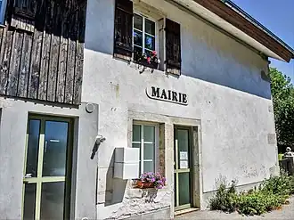 The town hall in Les Bréseux