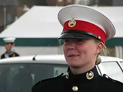 Plain brass cap badge of RM other ranks. This version is also worn by Royal Marines Cadets of the rank of Colour Sergeant or below.
