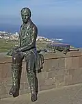 The bronze sculpture by the artist Ana Lilia Martín, born in La Palma (Canarias) in 1963, depicts the natural scientist Alexander von Humboldt. The sculpture has been on the terrace of the Humboldblick viewpoint in La Orotava since 2009