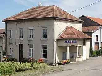 The town hall in Montigny