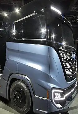 Nikola Tre, side view