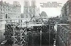 Sinking of a caisson in the narrow (southern) stream of the Seine in 1906