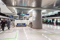 Line 14 platform
