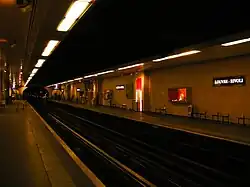 Louvre–Rivoli platforms in 2009, prior to automation and the installation of screen doors