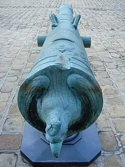Rooster head of a 12-pounder. Caliber: 121 mm.