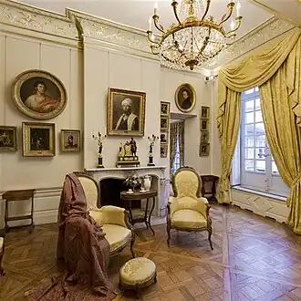 Golden Lounge