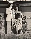 Sharing the Mic, Two performers share the microphone