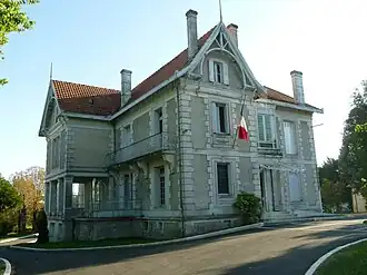 The town hall in Saint-Séverin