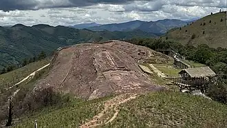 Fort Samaipata contains the world's largest carved rock.