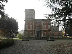 Town hall, housed by Villa Bisighini.