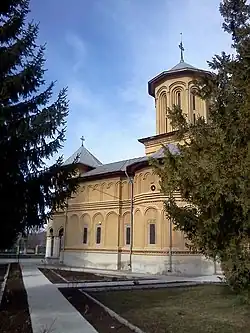 Sfinții Trei Ierarhi Church (1688), Filipeștii de Pădure village