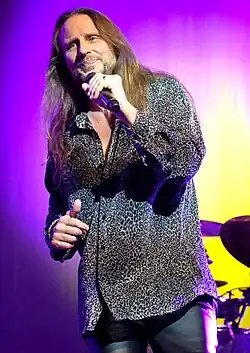 Yes_live_at_The_Cliffs_Pavillion,_Westcliff-on-Sea_(53758379691).jpg